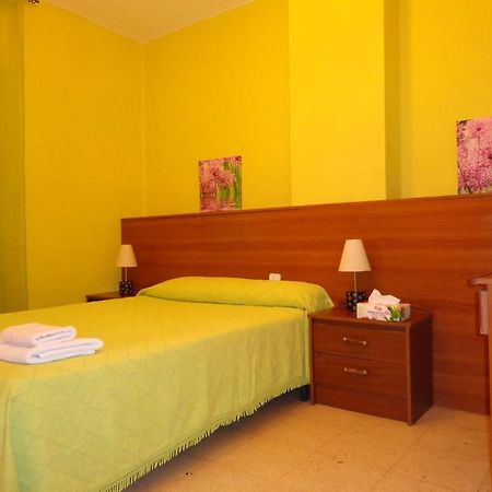 Hotel Pension Mode Lleida Cameră foto